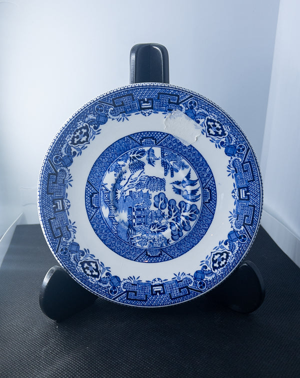 Винтажная фарфоровая тарелка с синим орнаментом в восточном стиле