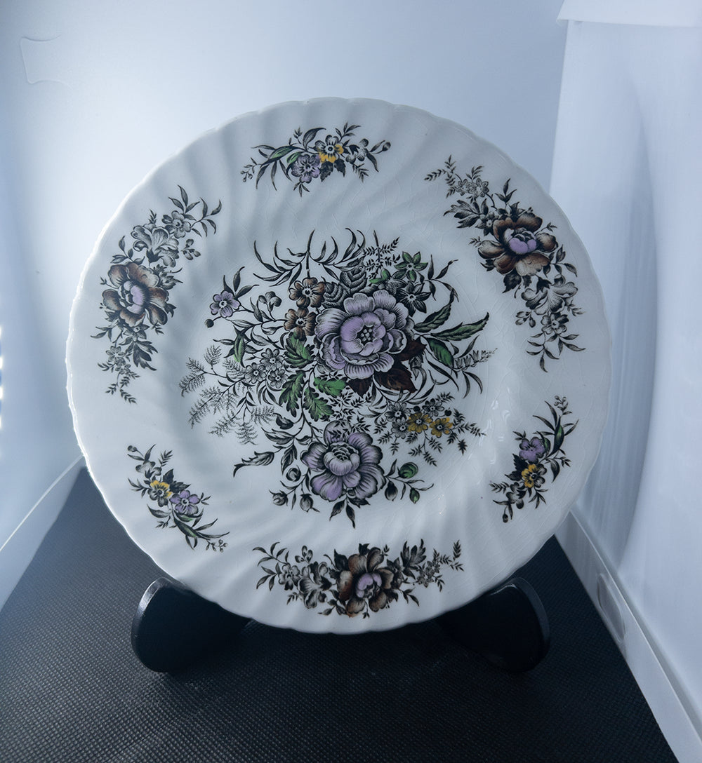 Винтажная фарфоровая тарелка с цветочным орнаментом