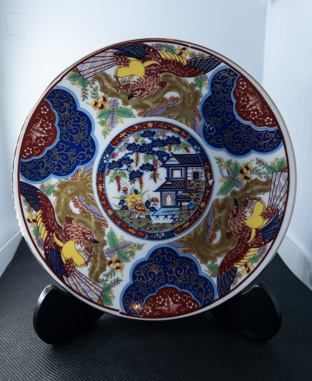 Японская декоративная фарфоровая тарелка в стиле Имари