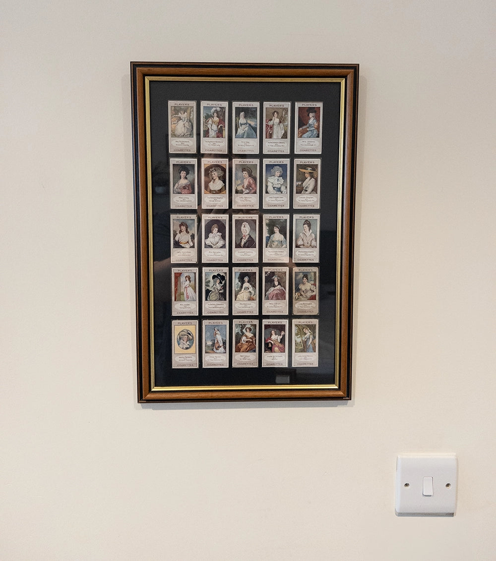 Антикварная коллекция карточек Player’s Cigarettes (Bygone Beauties) в рамке